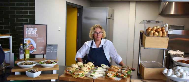 Judith Raijmakers in het bedrijfsrestaurant van Spierings